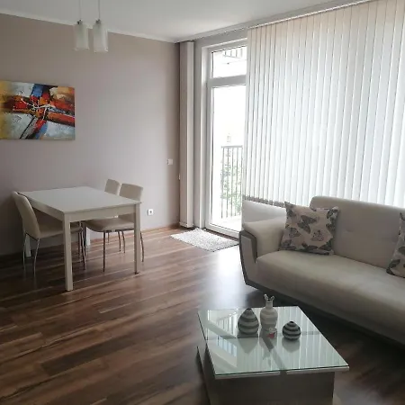 Modern New W/ac And Hill View Appartement
